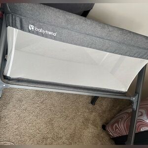 New BabyTrend Bedside Bassinet Age 0-12 months - Unisex, Girl or Boy Grey/White